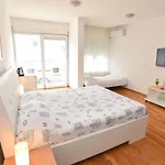 Modern Studio 200M From The Beach